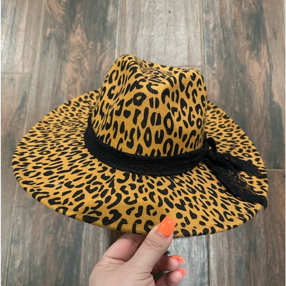 Women’s Western Style Adjustable Hat - Picture 2 of 3